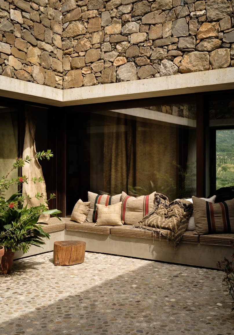 TheHouseOfLyria-1-copia-min.jpg